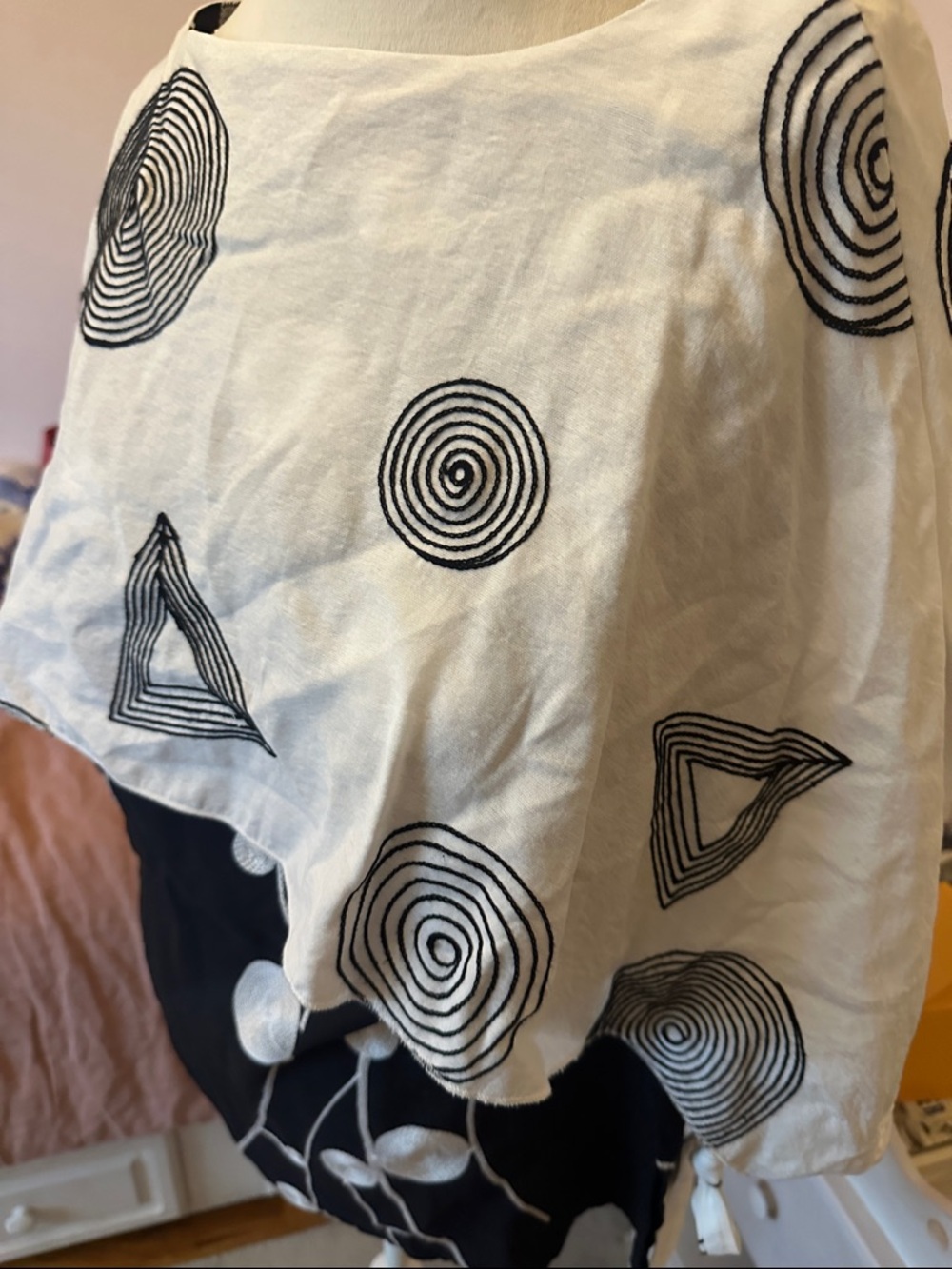 Talk of the Walk White and Black Geometric Tunic Top - XL- price firm - Picture 2 of 5